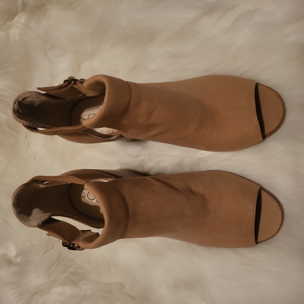 Sole society peep toe bottie size 8